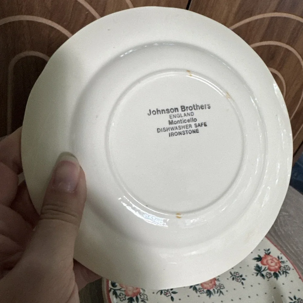 Johnson Brothers England Monticello Ironstone Side Salad Dessert Plates set of 4